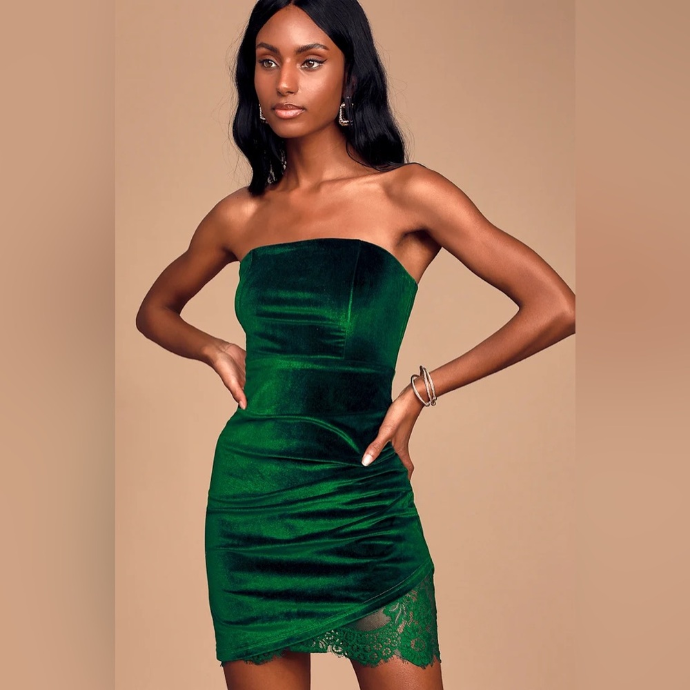 Lulu's Emerald Green Velvet Strapple  Mini cocktail dress